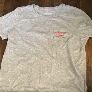 vineyard vines t-shirt